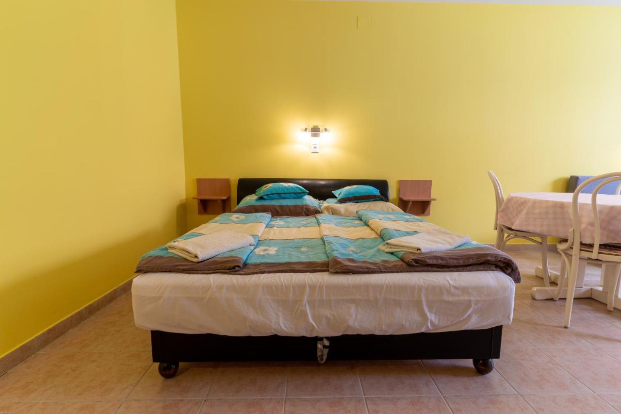 ハイデゥソボスロー Izabella Panzio Bed & Breakfast エクステリア 写真