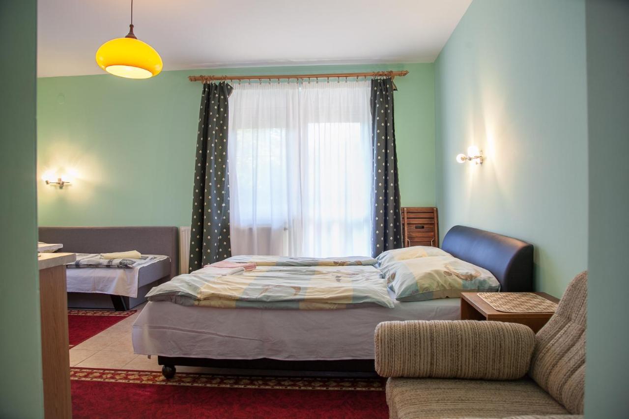 ハイデゥソボスロー Izabella Panzio Bed & Breakfast エクステリア 写真
