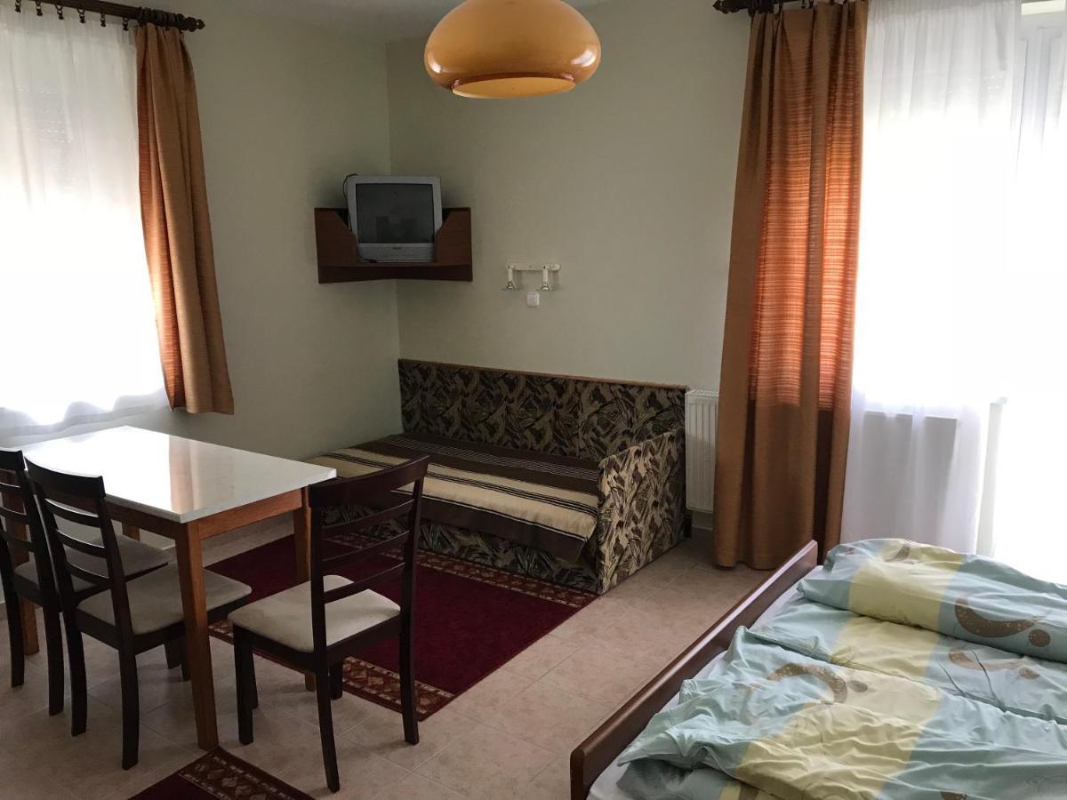 ハイデゥソボスロー Izabella Panzio Bed & Breakfast エクステリア 写真