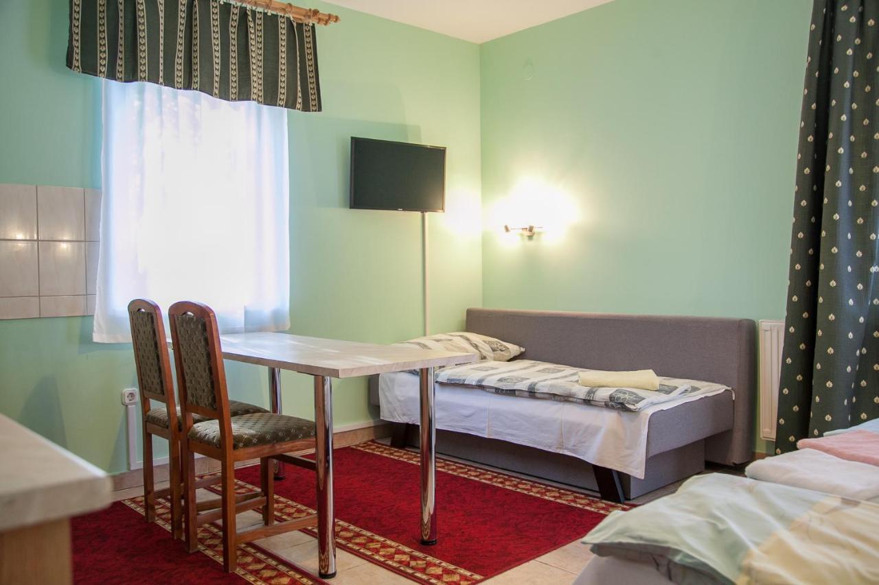 ハイデゥソボスロー Izabella Panzio Bed & Breakfast エクステリア 写真