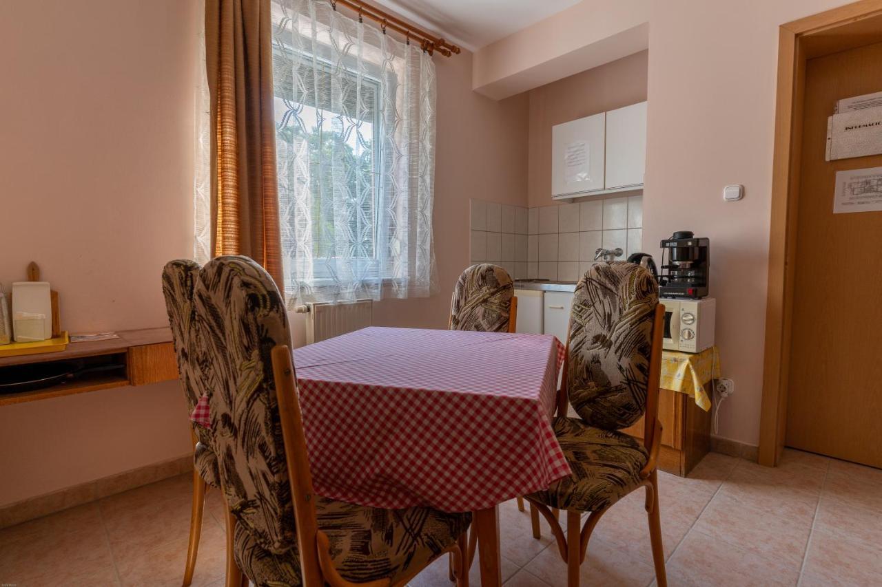 ハイデゥソボスロー Izabella Panzio Bed & Breakfast エクステリア 写真