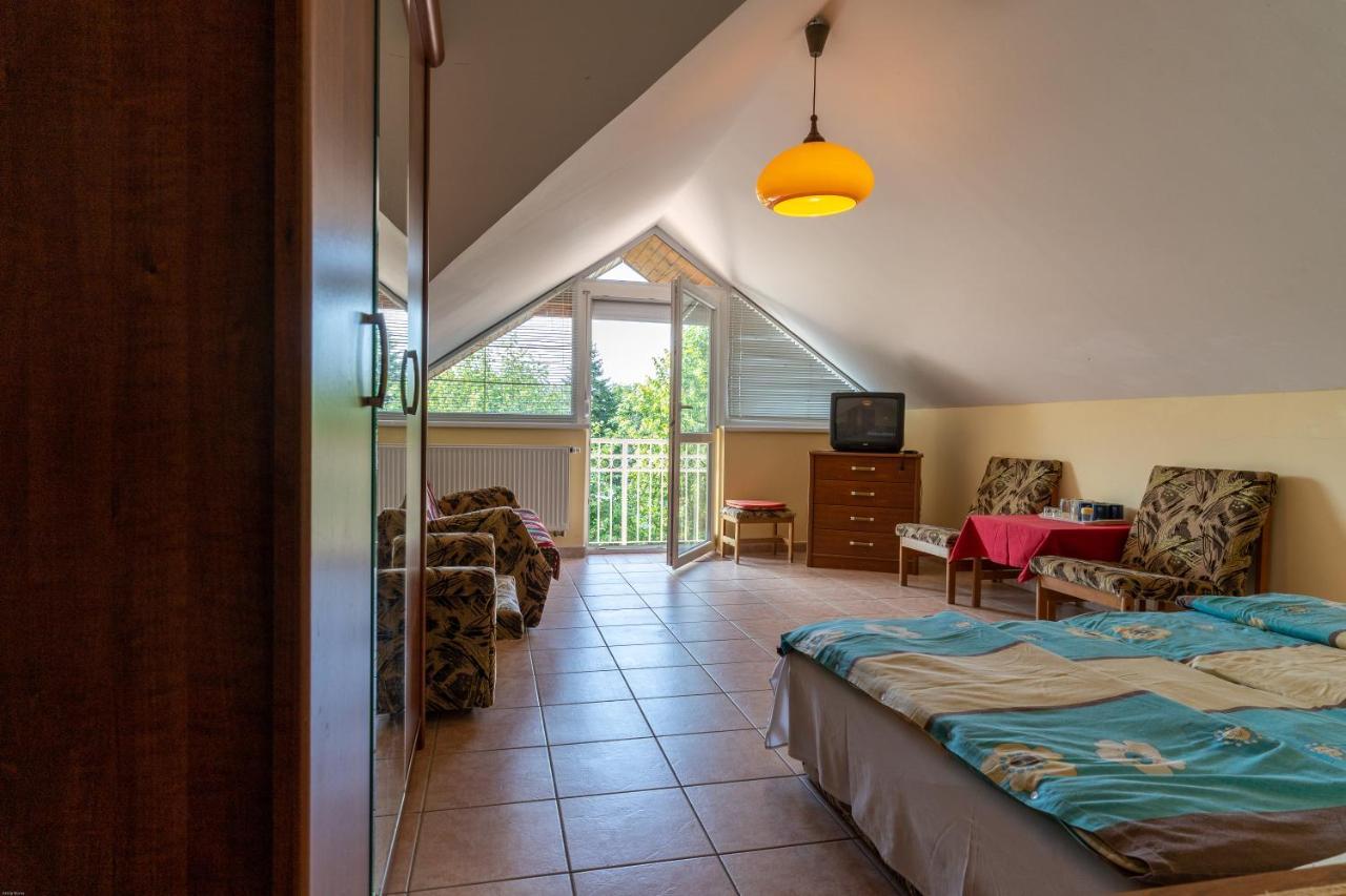 ハイデゥソボスロー Izabella Panzio Bed & Breakfast エクステリア 写真