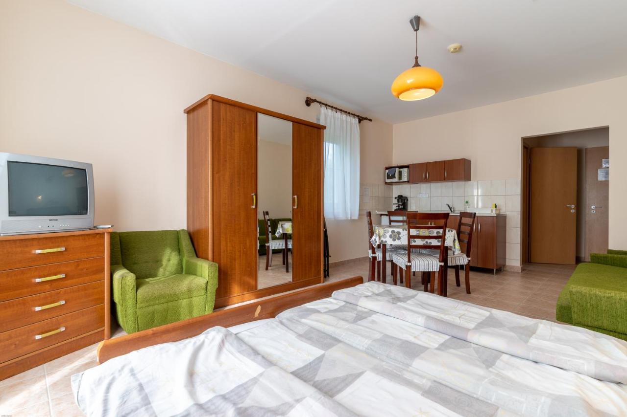 ハイデゥソボスロー Izabella Panzio Bed & Breakfast エクステリア 写真