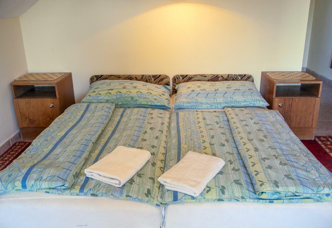 ハイデゥソボスロー Izabella Panzio Bed & Breakfast エクステリア 写真